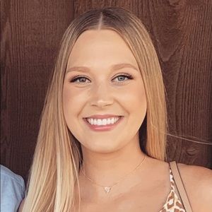 Meet your Posher, Caitlyn